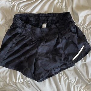 Black Camo Lululemon hotty hot 2.5 shorts